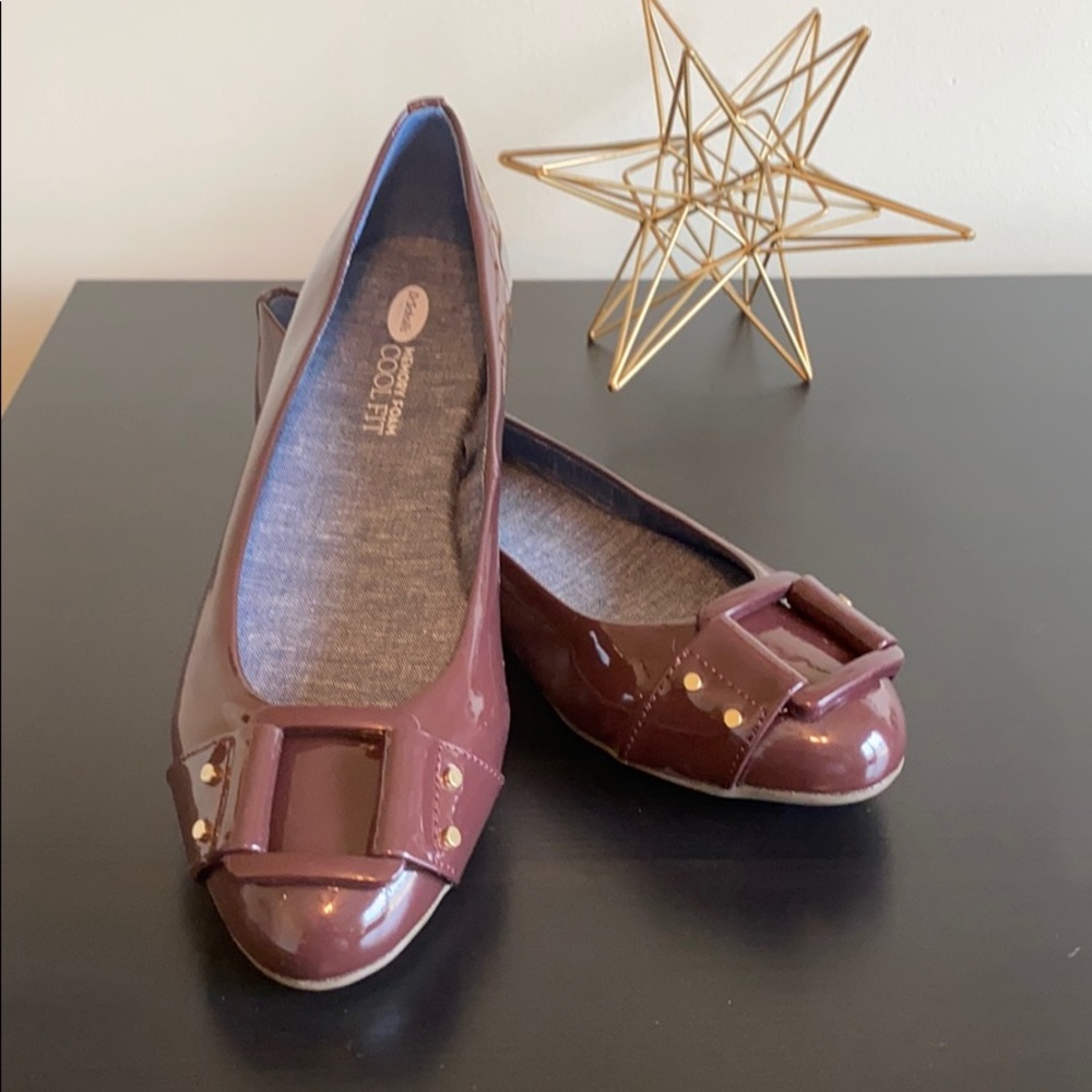 Adorable burgundy buckle flats